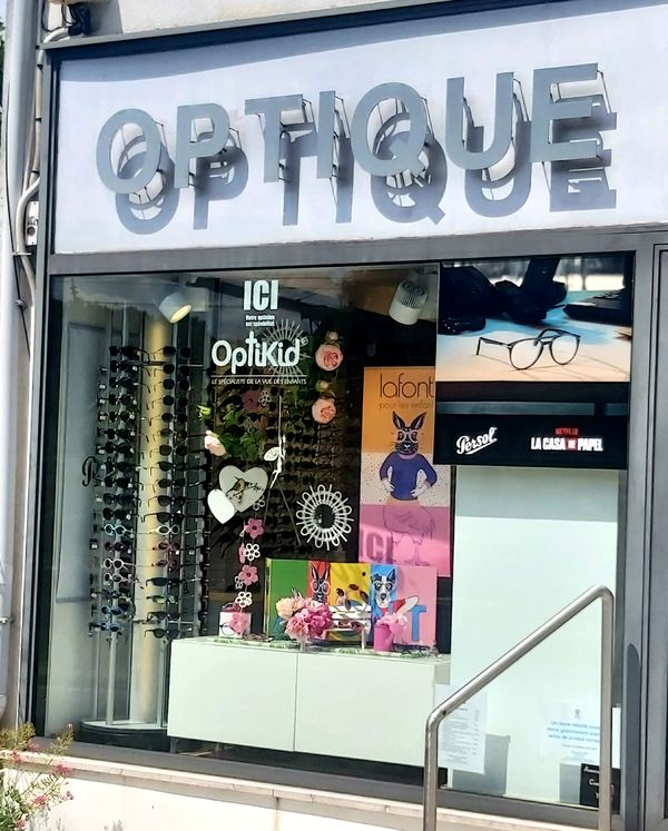 Vitrine Optique des lions Opticien Optikid Yerres le spécialiste de la vision des enfants et des bébés en Essonne Lafont